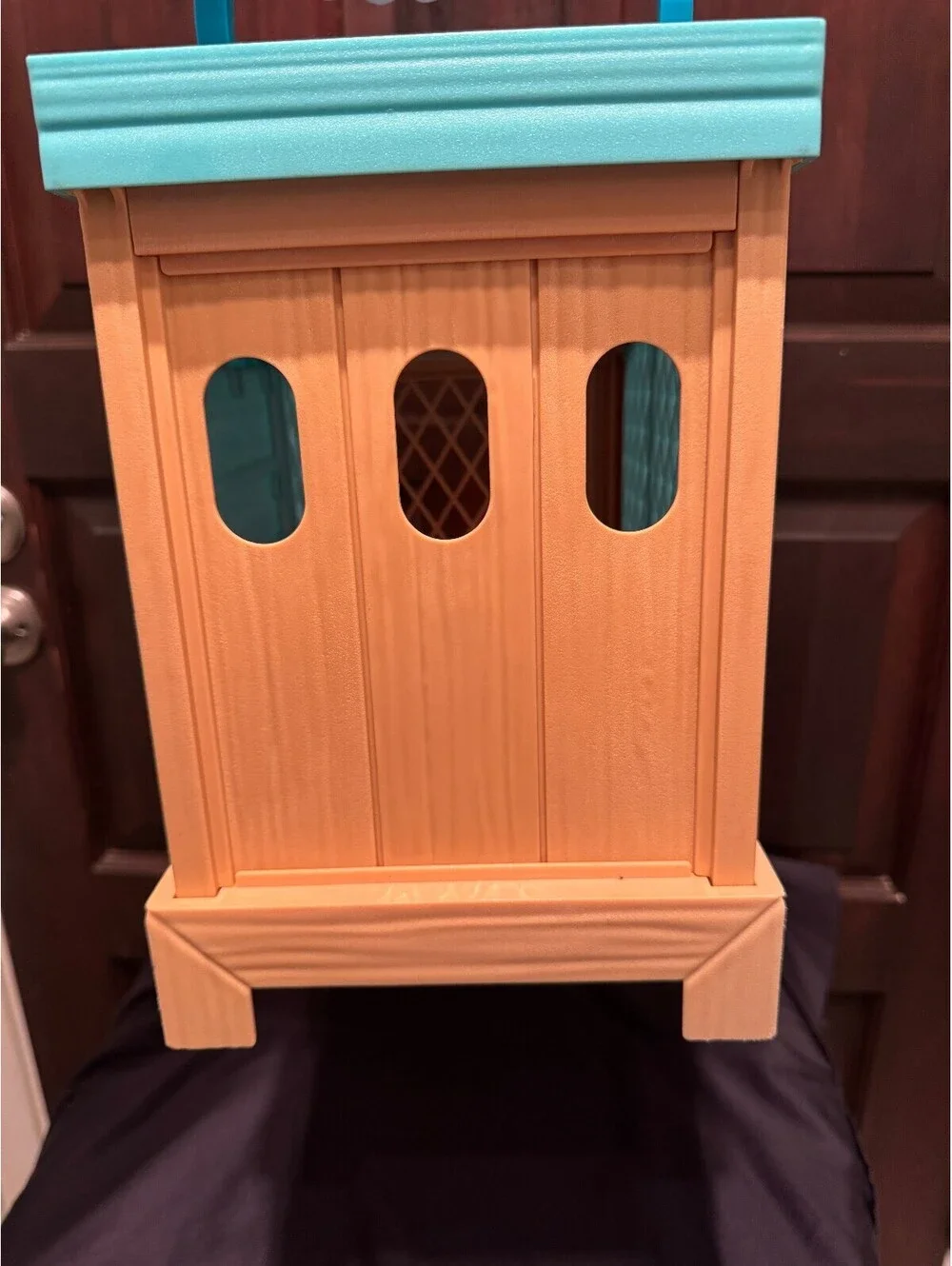 Plastic Toy Dog Kennel with Plush Dog